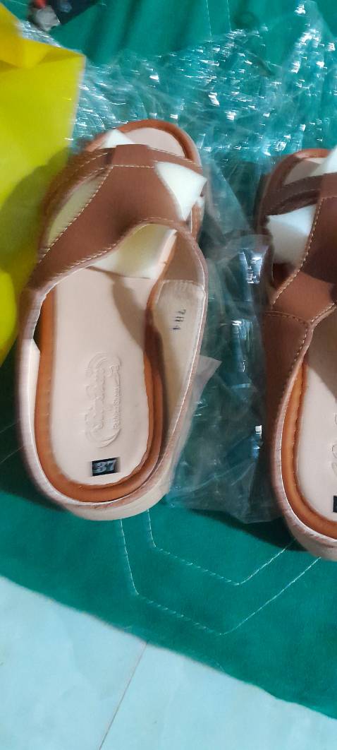 Giao hàng sớm.  Đóng gói kĩ. Sản phẩm đẹp.  Xài mới biết bền hay không