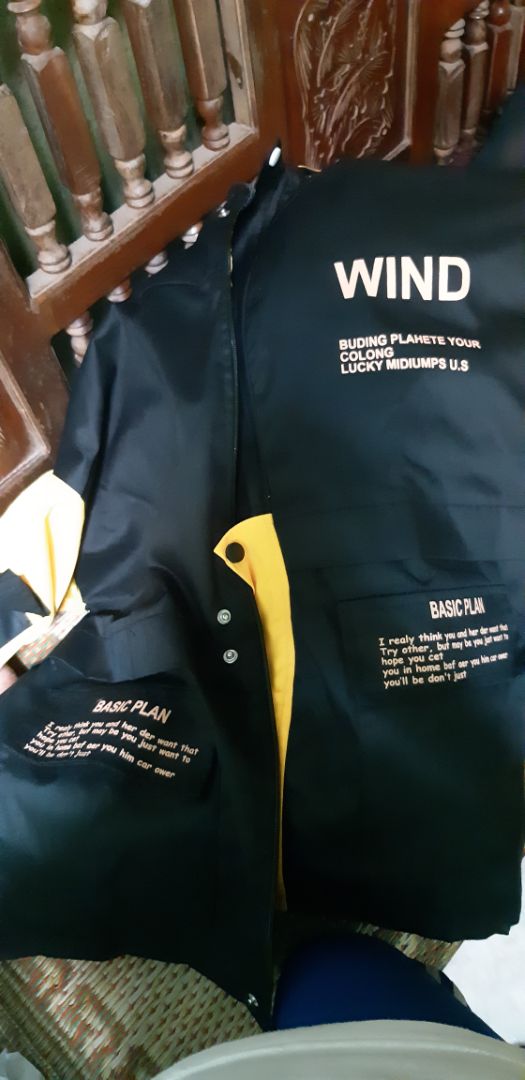 xinh lắm nha mọi người
mặc vào cũng ok 
có thể làm áo đi nắng hoặc áo mùa đông đc á
mình nói thế k phải nó dày đâu vừa lắm