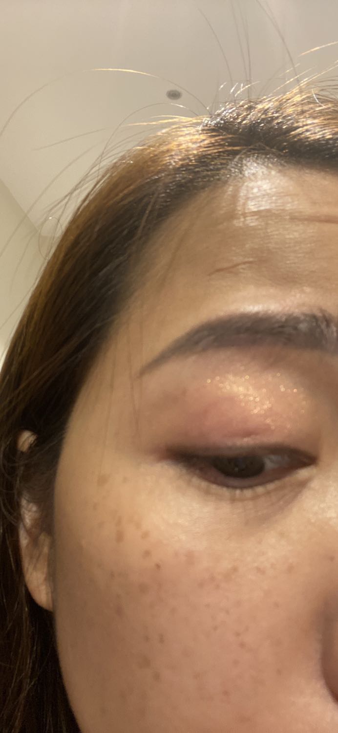 Mới mở nắp, đầu viết đã khô queo, có lắc cũng vậy, đầu chì bị tua. Nói chung rất thất vọng.