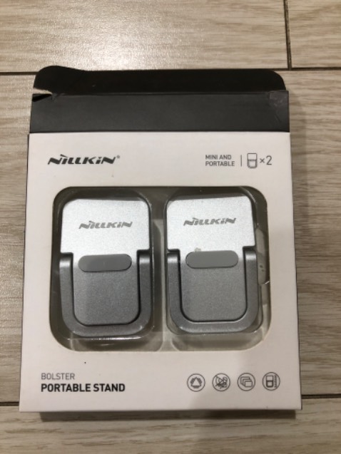 Hình sản phẩm một kiểu mà nhận hàng lại là kiểu khác. Chả lẽ shop ko phân biệt nó là hai dòng khác nhau.