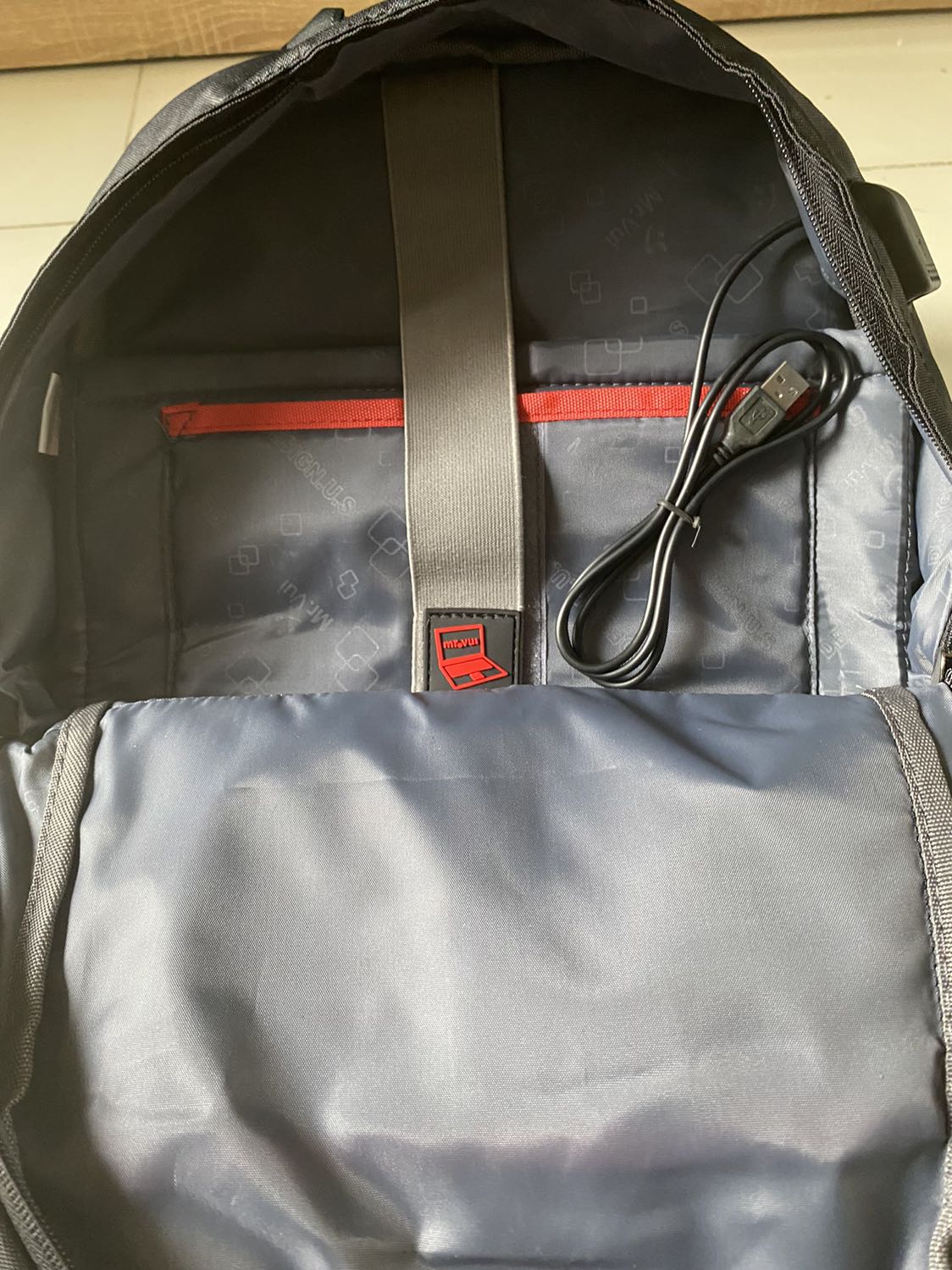 Sản phẩm giao nhanh chóng, được bao bọc kỹ. Ưng cái bụng thiệt! Cám ơn shop nhìu nhìu nhé ^_^