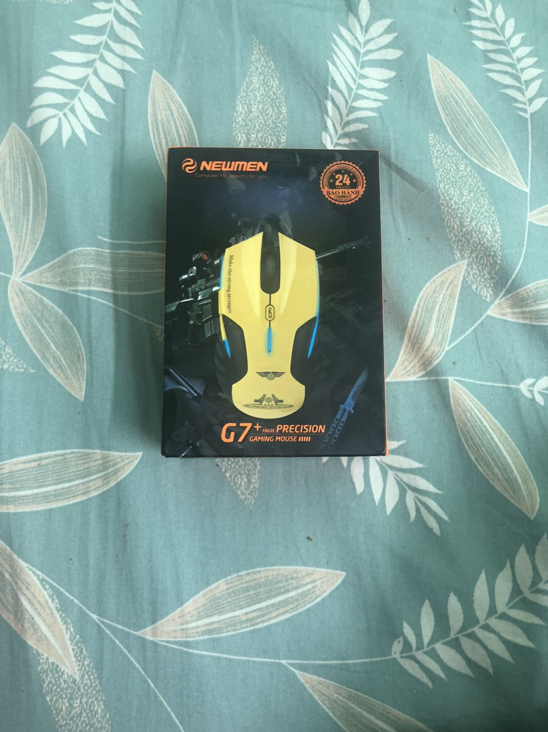 Phải công nhận bọc hàng rất cẩn thận. Hàng có cả tem tiếc các thứ trông khá ổn. 
Chuột bóng và mới. Lần thứ 3 mua con chuột này nhưng hơi bất ngờ về độ mới của con chuột shop này bán.
Hàng khá uy tín. Sẽ ủng hộ shop nếu có cơ hội.
Hàng đẹp nhưng lại không được chọn màu. Hơi tiếc. Hàng quá ổn so với giá nha mọi người!😄