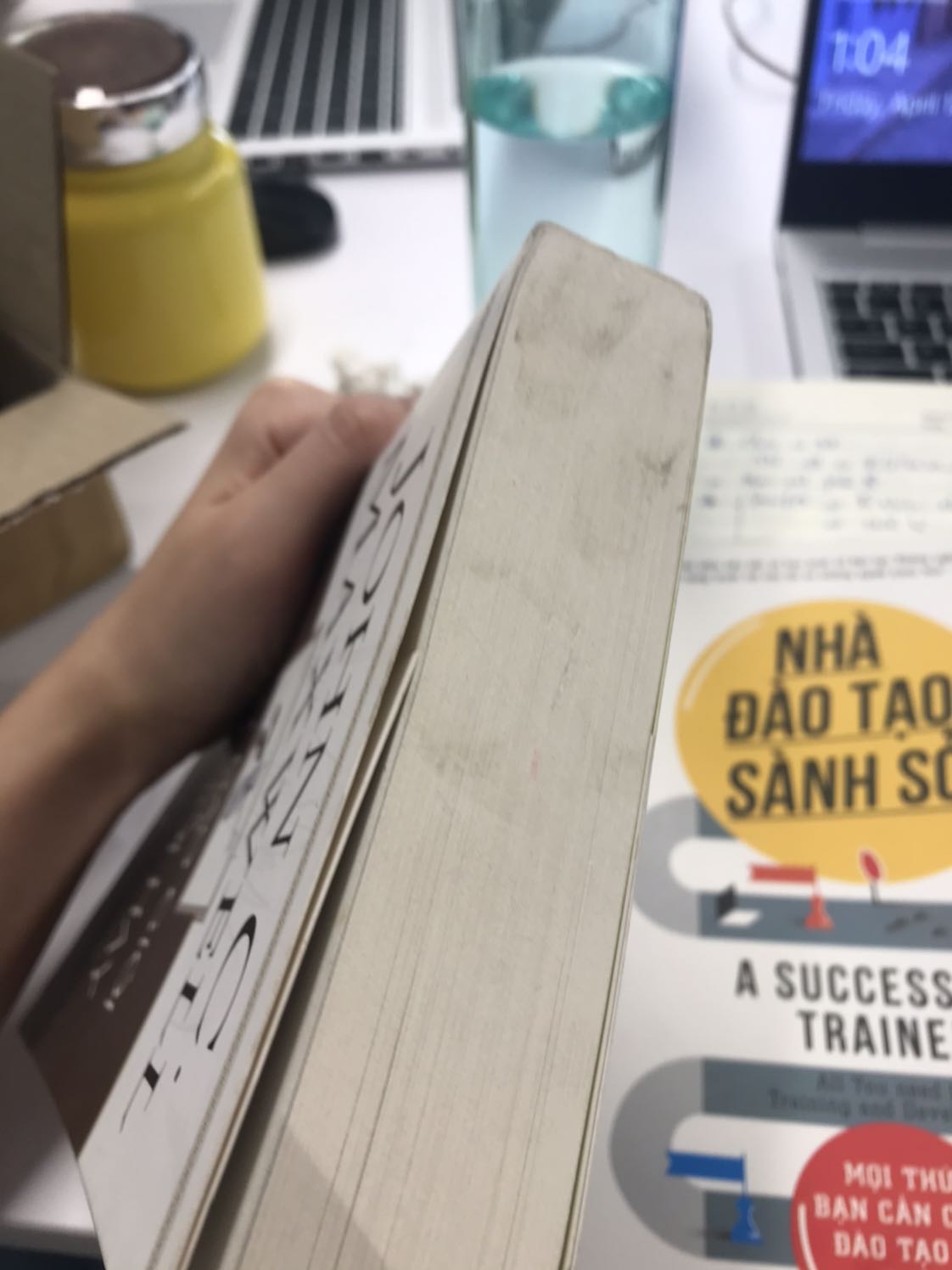 Sách quá cũ và bẩn. Mình yêu cầu trả đơn hàng và hoàn tiền thì thủ tục tiki quá rườm rà và lâu la. Trải nghiệm mua sắm trên tiki lần này của mình siêu tệ.