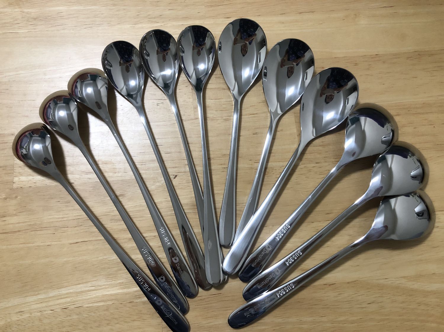 Mua được bộ muỗng rất ưng ý, sáng bóng, viền trơn, không bị sắc cạnh, kiểu dáng đẹp. Có điều kiện sẽ mua thêm :)