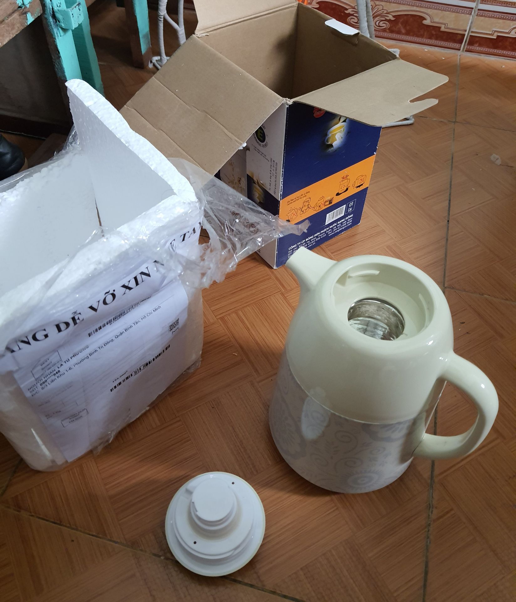 Giới thiệu phích pha trà mà không thấy ống đựng trà đâu. Sao không gọi là bình thủy đựng nước sôi cho rõ ràng ? Nhận hàng không đúng nhu cầu sử dụng. Mẫu mã cũng không giống như giới thiệu.