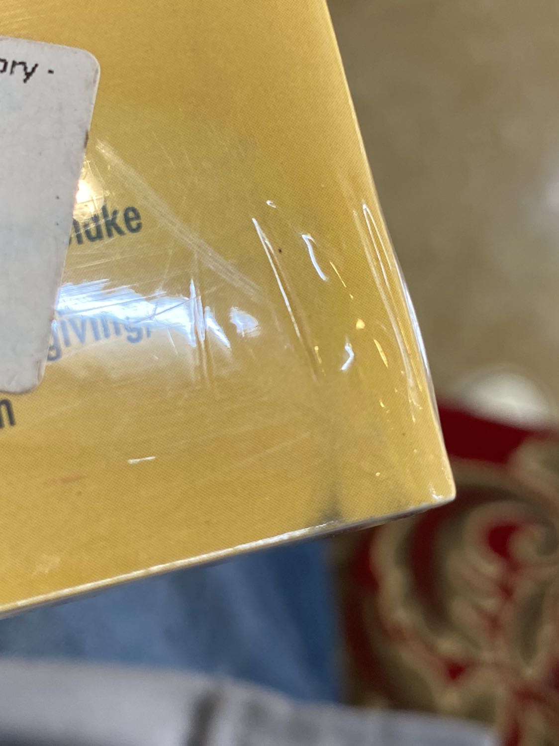 Mình khá hài lòng với sp lần này. Có 1 vài chỗ mình ko ưng lắm là bìa sách đóng lệch hẳn + bị vết đen đen mà giống vết cháy + rách 1 tí tị tì tí tầm 1mm2 :)))
Còn lại thì bên trong có các hình ảnh minh họa đẹp lắm, truyện rất ok?❤️