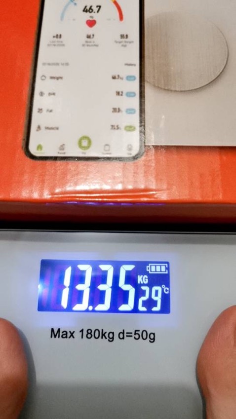 Ok xài được mấy ngày rồi, cân có kính cường lực mà nhẹ lắm, tải xuống ứng dụng quốc tế OKOK để xài, đo được nhiều thông số lắm, có tiếng Việt luôn quá good, Tiki dạo này giao hàng nhanh quá, mới đặt chiều hôm qua là hôm sau nhận được rồi