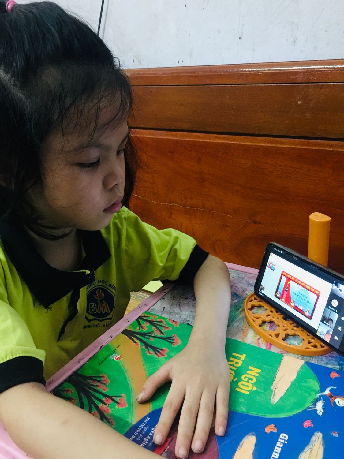 Sách đẹp, lời văn ngắn. Phù hợp với các bạn nhỏ lớp 1, lớp 2.