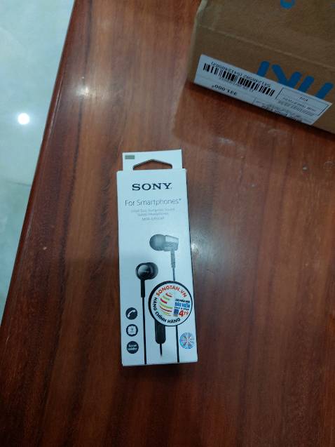 Âm thanh chất lượng cao trong một thiết kế gọn nhẹ
Bộ màng loa 9 mm độ nhạy cao với thiết kế gọn nhẹ, mang đến những âm trầm mạnh mẽ và âm bổng du dương.
Mic và điều khiển trên dây để thực hiện các cuộc gọi rảnh tay
Nhận cuộc gọi rảnh tay và chuyển bài hát mà không bao giờ phải chạm vào điện thoại thông minh của bạn, nhờ vào mic và điều khiển trên dây.
Dây cáp không rối.Cáp có thiết kế răng cưa để chống gãy và rối, giữ tai nghe của bạn không bị thắt nút.
4 kích cỡ miếng đệm tai. Với 4 kích cỡ miếng đệm tai (SS, S, M và L), bạn có thể thoải mái lựa chọn kích cỡ phù hợp nhất cho nhu cầu nghe nhạc di động của mình. Âm thanh chất lượng cao trong một thiết kế gọn nhẹ
Bộ màng loa 9 mm độ nhạy cao với thiết kế gọn nhẹ, mang đến những âm trầm mạnh mẽ và âm bổng du dương.
Mic và điều khiển trên dây để thực hiện các cuộc gọi rảnh tay
Nhận cuộc gọi rảnh tay và chuyển bài hát mà không bao giờ phải chạm vào điện thoại thông minh của bạn, nhờ vào mic và điều khiển trên dây.
Dây cáp không rối.Cáp có thiết kế răng cưa để chống gãy và rối, giữ tai nghe của bạn không bị thắt nút.
4 kích cỡ miếng đệm tai. Với 4 kích cỡ miếng đệm tai (SS, S, M và L), bạn có thể thoải mái lựa chọn kích cỡ phù hợp nhất cho nhu cầu nghe nhạc di động của mình.