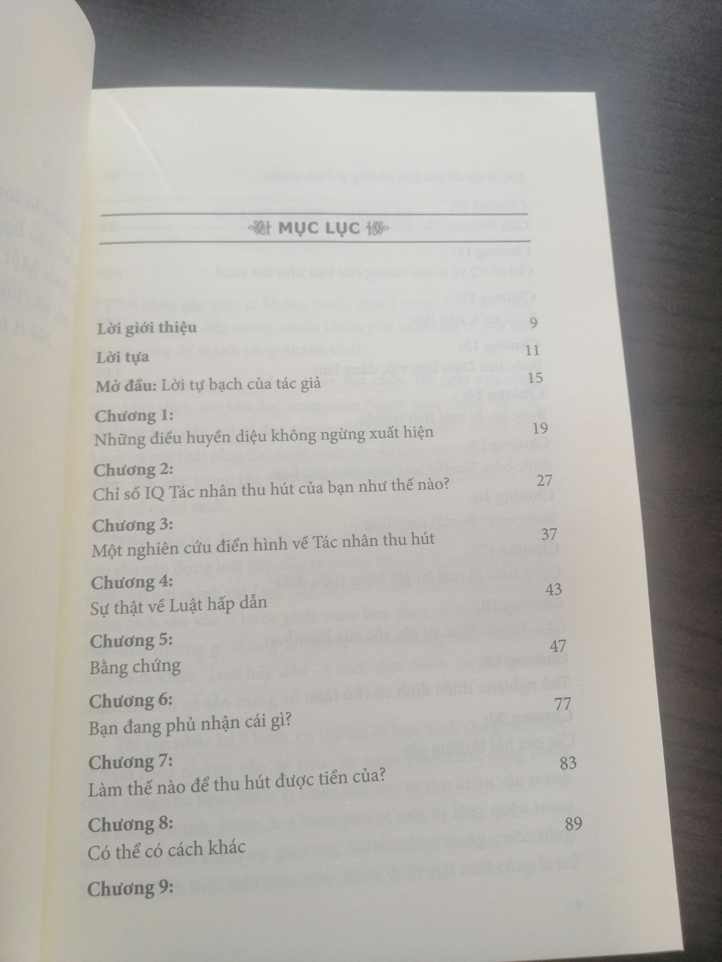 Mình đặt TIKINOW, giao hàng rất đúng giờ.
Sách viết về LUẬT HẤP DẪN có hướng dẫn thực hiện rất rõ ràng và chi tiết để thực hiện nhưng mình khuyên cách bạn nên đọc Ngừoi Nam Châm trứơc khi vô cuốn này, để có sơ sơ kiến thức về luật hấp dẫn rồi mới thực hành.