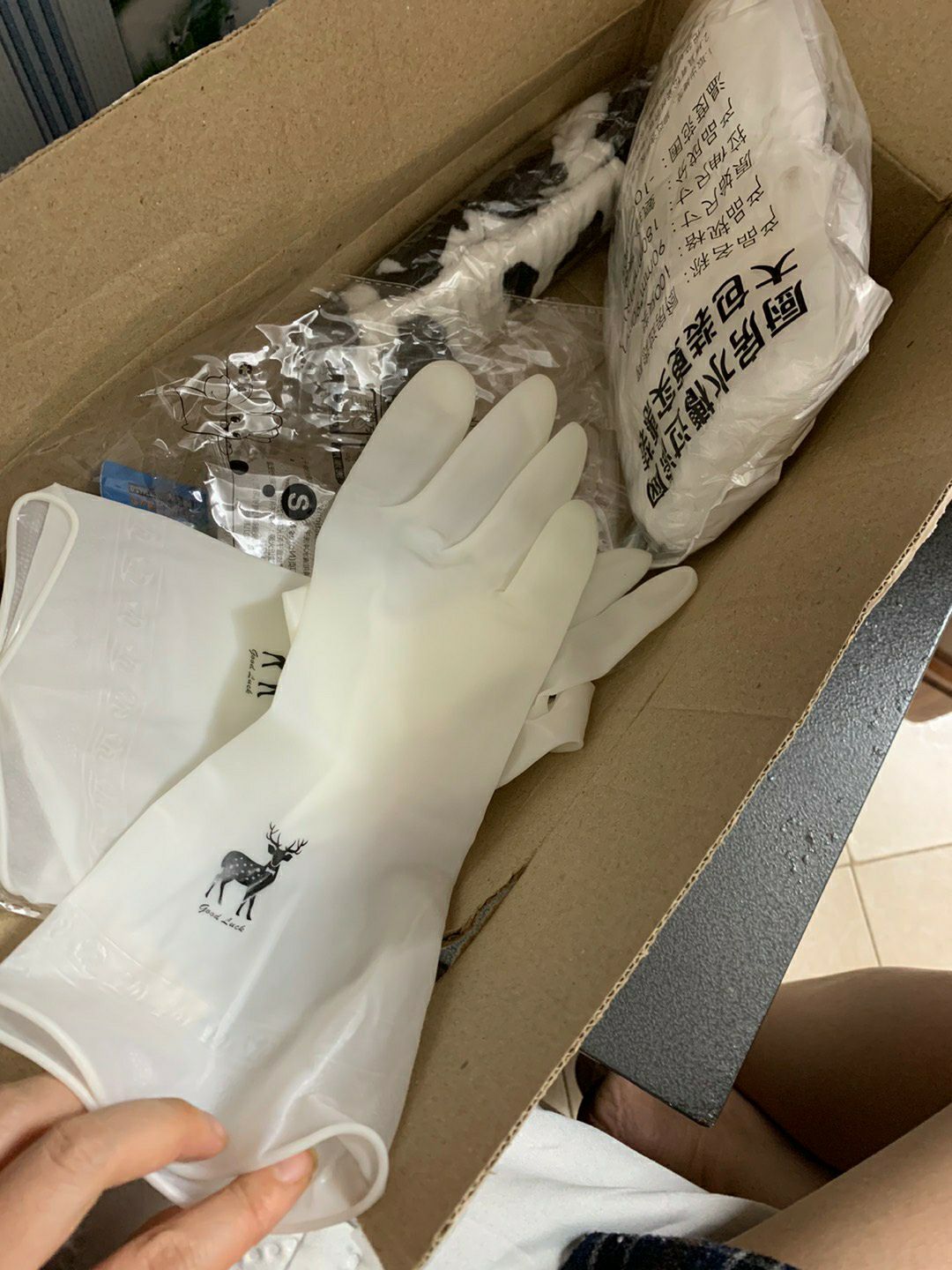 Lần đầu mk mua đc cái găng tay mà ưng ý. chất đẹp, có size nên rất tiện. hàng tốt chất lượng