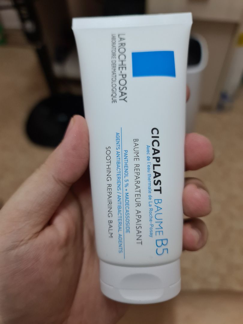 mua từ gian hàng laroche posay chính hãng nên ko có gì phải phàn nàn, mẫu mới để mọi người đỡ bỡ ngở