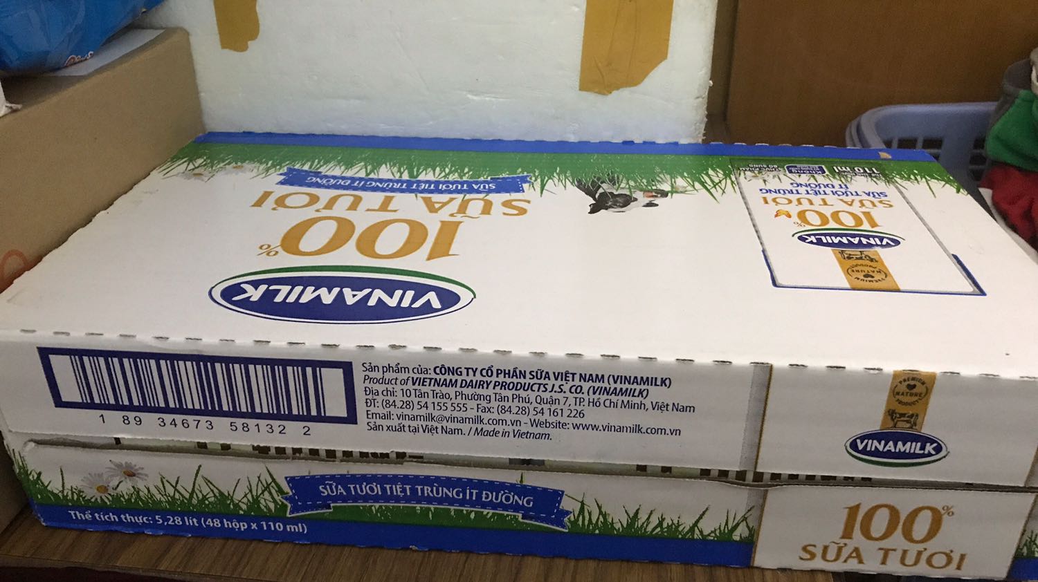 Được làm từ 100% sữa bò tươi nguyên chất từ những nông trại rộng lớn trải dài khắp Việt Nam, giàu các dưỡng chất tự nhiên, tươi ngon & bổ dưỡng.
• Bổ sung Vitamin D3 theo chuẩn EFSA Châu Âu giúp hỗ trợ miễn dịch, cho cả gia đình thêm khỏe mạnh để luôn sẵn sàng làm tốt những công việc quan trọng mỗi ngày.
Sản phẩm tốt chất lượng, uy tín, hạn sử dụng lâu, có dịp sẽ mua ủng hộ tiếp