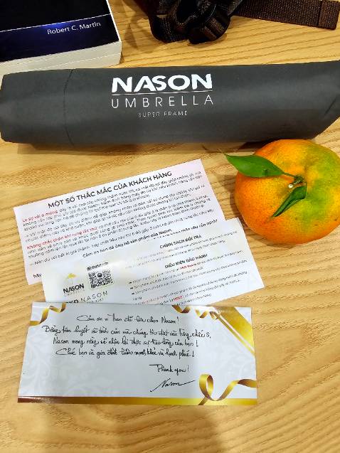 Lần đầu mua ô mà cảm nhận xịn *** sò như thế này.

Ship nhanh, ô dù chắc tay, vải mềm nhưng đan rất dày có thể sẽ chống mưa và uv tốt, bật/gập rất nảy và lực. Hộp đóng gói xịn mịn, không nghĩ là chưa tới 300k lại có món ô dù tốt thế này.

Đợi kiểm tra chất lượng mùa mưa này.