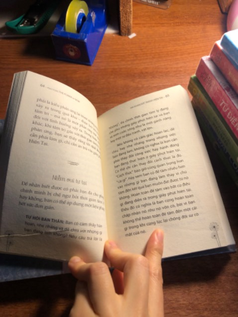 Chất lượng giấy tốt .giao hàng nhanh .nội dung sách đáng để suy ngẫm. Sách kích thước nhỏ gọn bỏ túi rất tiện Chúc tiki Buôn may bán đắt
