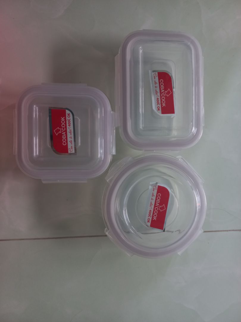 Hộp chất lượng tốt. Nắp khít không bị đổ khi nghiên. Giá tốt hơn các hãng khác. Quà tặng kèm theo là hộp vuông nhỏ dễ thương lắm. Mình thấy nên mua.