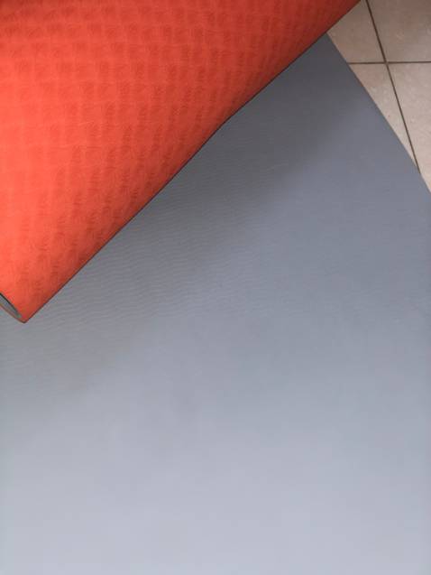 SẢN PHẨM ĐẸP . VÂN BÁM MẶT SÀN . GIAO HÀNG ĐÓNG GÓI CẨN THẬN
-  Đã mua và sử dụng sản phẩm của shop , Shop hay khuyến mại sâu , mua rẻ mà đẹp hơn mong đợi  , đặt thảm được tặng túi đựng và dây nữa . có thẻ chính hãng luôn với lời cảm ơn của shop nữa  không còn gì để chê
- Nhìn ưng lắm nhà có vân thảm sâu bám mặt sàn không bị trơn trượt . Mặt thảm in logo của shop lên rất an tâm . màu rất rất  tươi sáng phải nói thật là vậy mang đến phòng tập mà mấy bà bạn hỏi mua hộ nha . Mà tập rất êm nhé không bị cả đau nhức khi tập 
-Mình đã đặt thêm loại dày 8mm vì mình hơi bị thưa cân tập trên thảm lún hơi sâu xíu :)) -Shop chuẩn bị hàng kĩ cho rồi ship sớm cho mình nhé lần trước lâu quá .hứa sẽ ủng hộ dài dài ....!