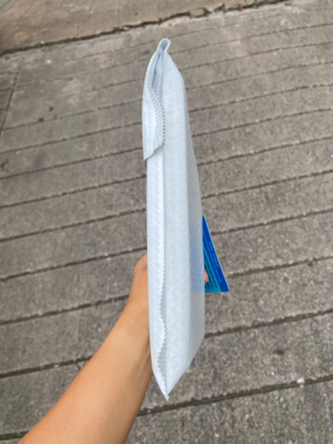 Nhà sách giao cẩn thận bọc sách trong túi chống sốc.
Nội dung vì là sách kinh điển nên rất hữu ích với những người mới đọc sách hay người đọc nhiều sách.
Mới đọc xong 57/379 trang nhưng tránh được 1 sai lầm khi đọc sách đó là không cần cố hiểu hết những gì tác giả nói mà cố đọc xong cuốn sách và ghi nhớ những điều mình đã hiểu. :)