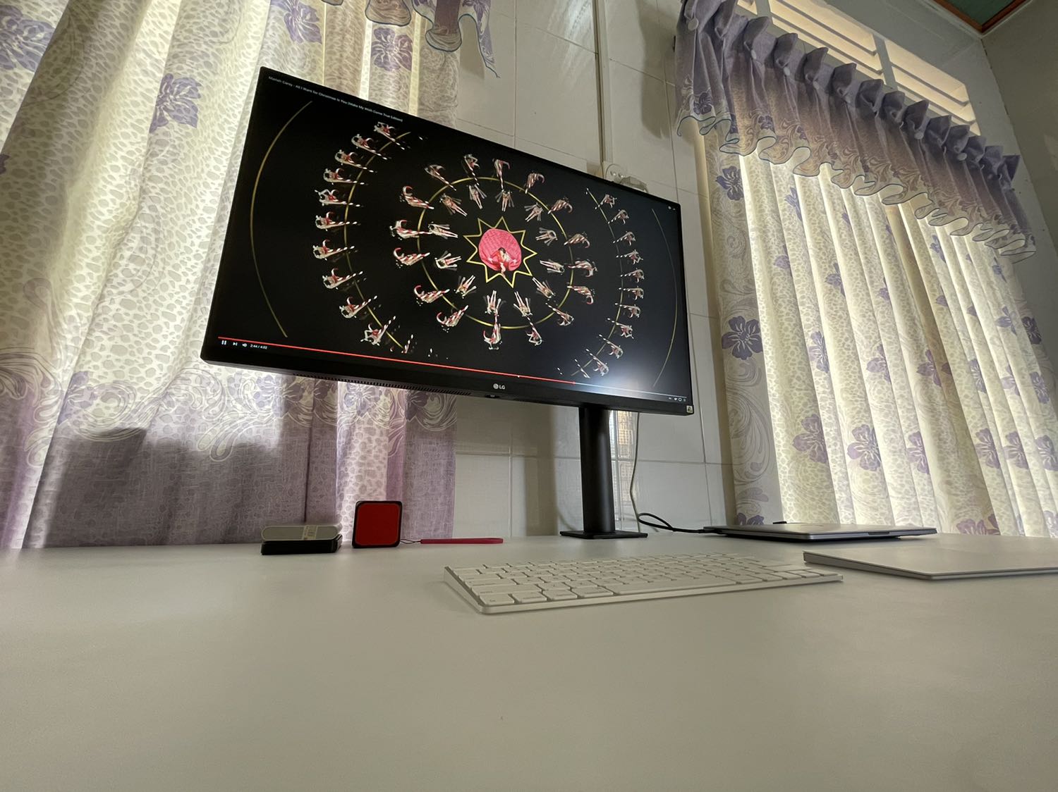 Đóng gói chắc chắn, hướng dẫn chi tiết, màn hình có thiết đẹp, sáng, màu đẹp :) Rất hài lòng