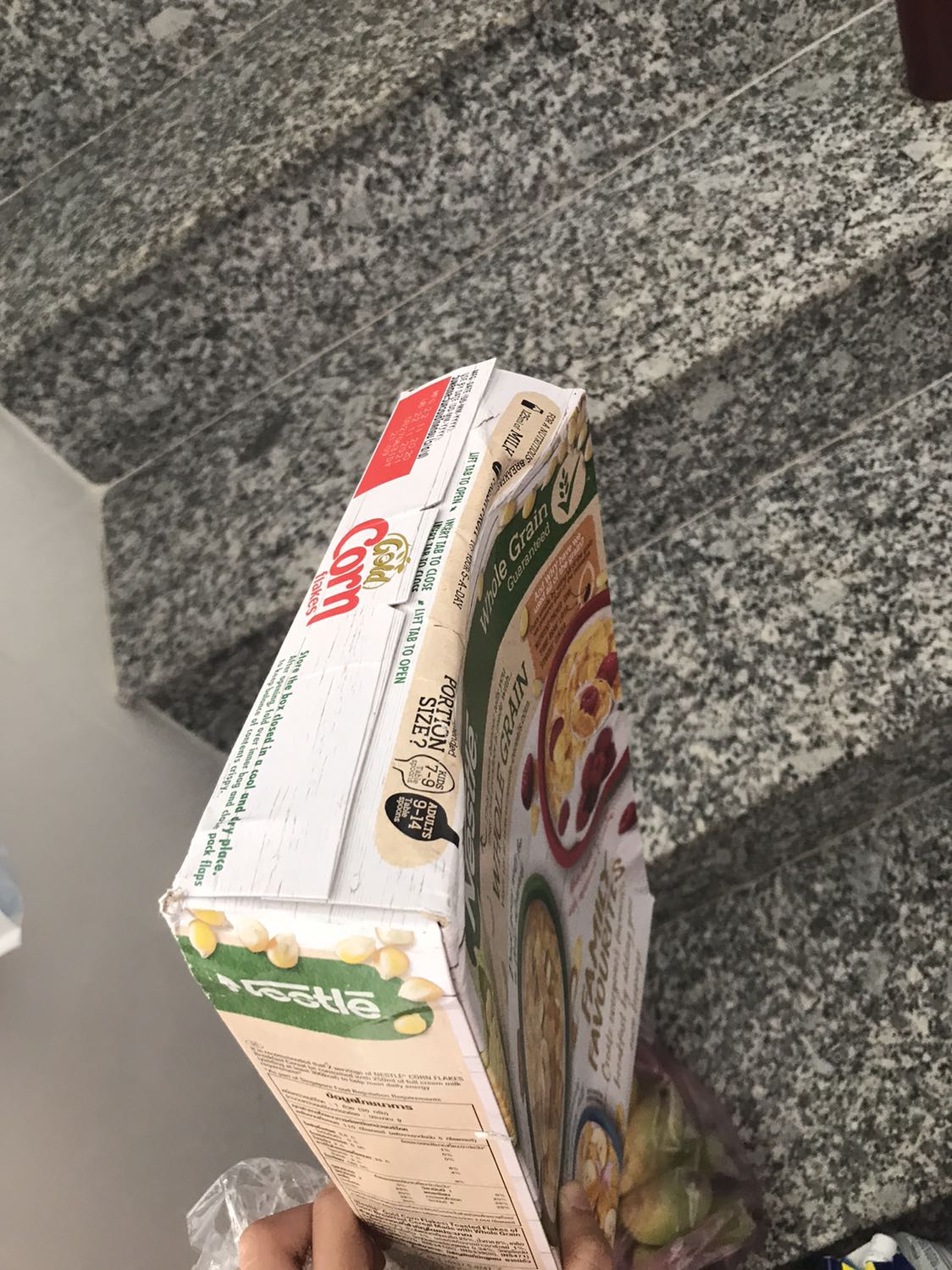 Đồ ăn mà giao không gói gém gì lại cả, giao tới thì hộp móp méo thế này, mở hộp ra thì bánh nát bấy, ăn làm sao thấy ngon đc nữa? Đồ ăn mà giao không gói gém gì lại cả, giao tới thì hộp móp méo thế này, mở hộp ra thì bánh nát bấy, ăn làm sao thấy ngon đc nữa?