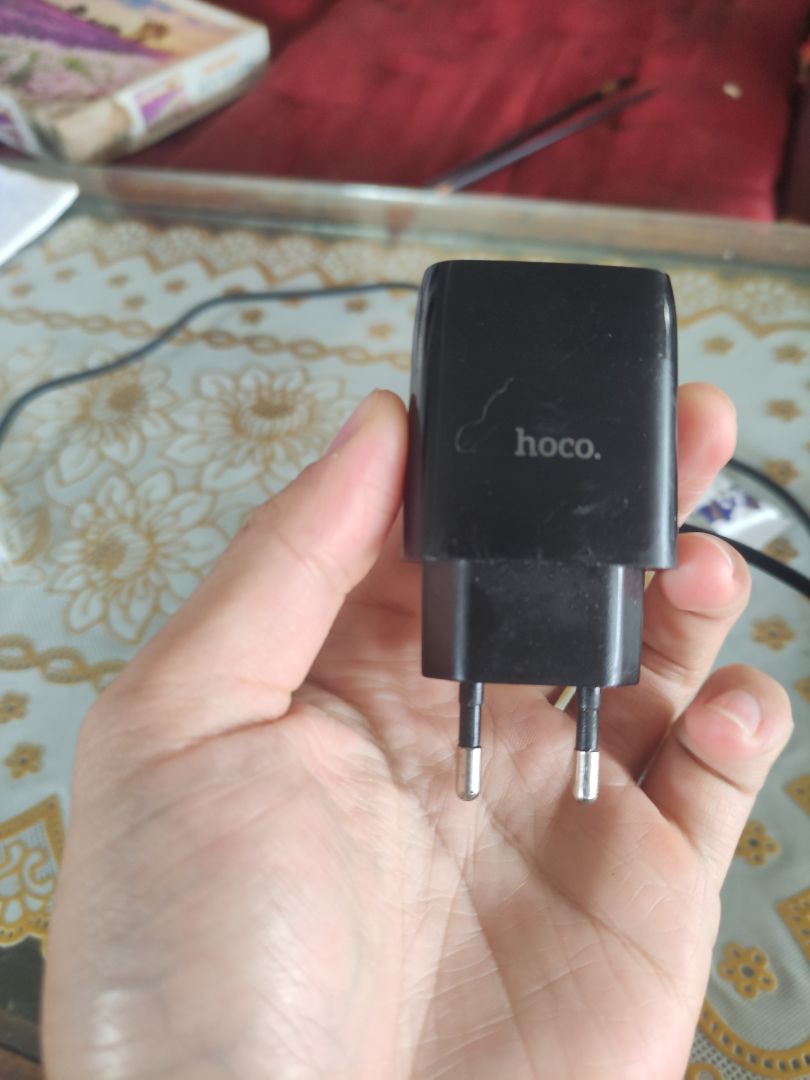 giao hàng nhanh hơn dự kiến. sản phẩm được đóng gói cẩn thận. sạc nhanh, chất lượng, tin tưởng phụ kiện của hoco