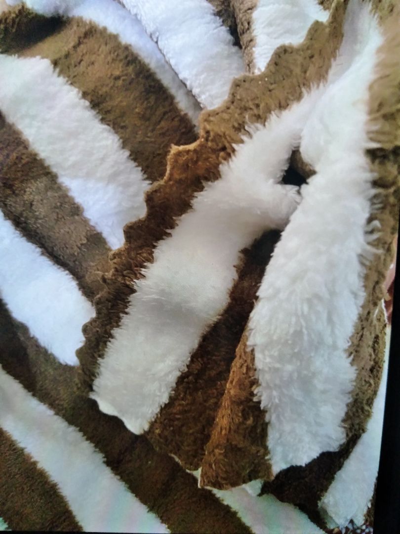 khăn mềm siêu mềm, hàng được đóng gói rất đep và cẩn thận, thích thước khăn khá lớn nên có thể làm thay tắm, khăn mặt, hay khăn lau đầu tùy thích. sẽ quay lại ủng hộ những sản phẩm khác từ shop