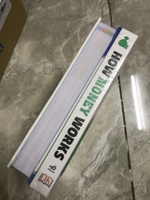 Ship nhanh, đóng gói bên trong khá chắc chắn nên chất lượng bìa vẫn tốt. In màu đẹp, sắc nét nhưng với giá tiền này thì mình vẫn mong muốn sử dụng loại giấy chất lượng tốt hơn. Nội dung mình chưa đọc nhưng khá là mong chờ 🤩