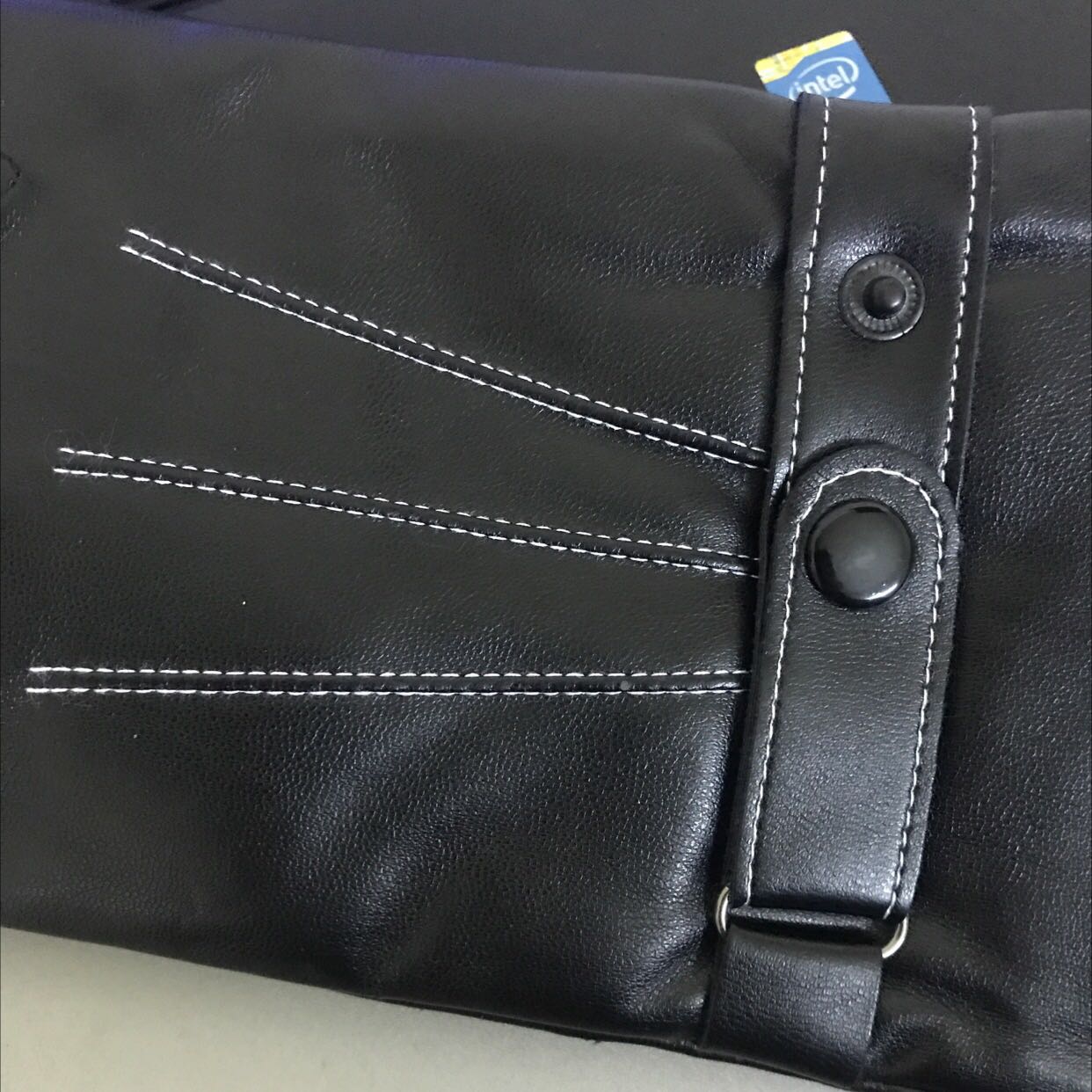 Găng tay da tốt dùng ok. Da mềm mại có lớp lót. Cảm ứng điện thoại tốt. Sản phẩm đáng mua. Ủng hộ shop 5 sao. Cảm ơn shop.