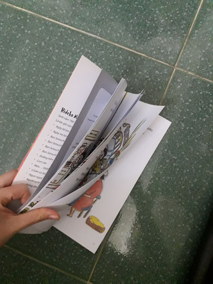 Mình tưởng sách dày. Sách mỏng lắm. do là sách tranh màu nên giá cao