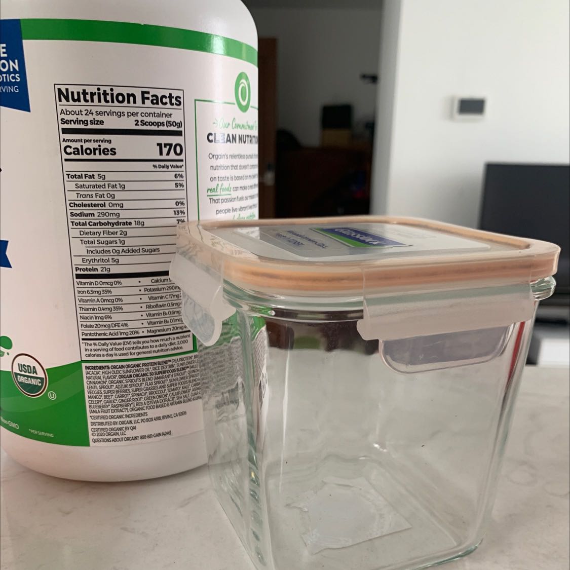 Glasslock luôn là sự lựa chọn dễ dàng trong tầm giá, ổn về chất lượng lẫn mẫu mã. Thuỷ tinh vẫn làm hơi dày, nặng