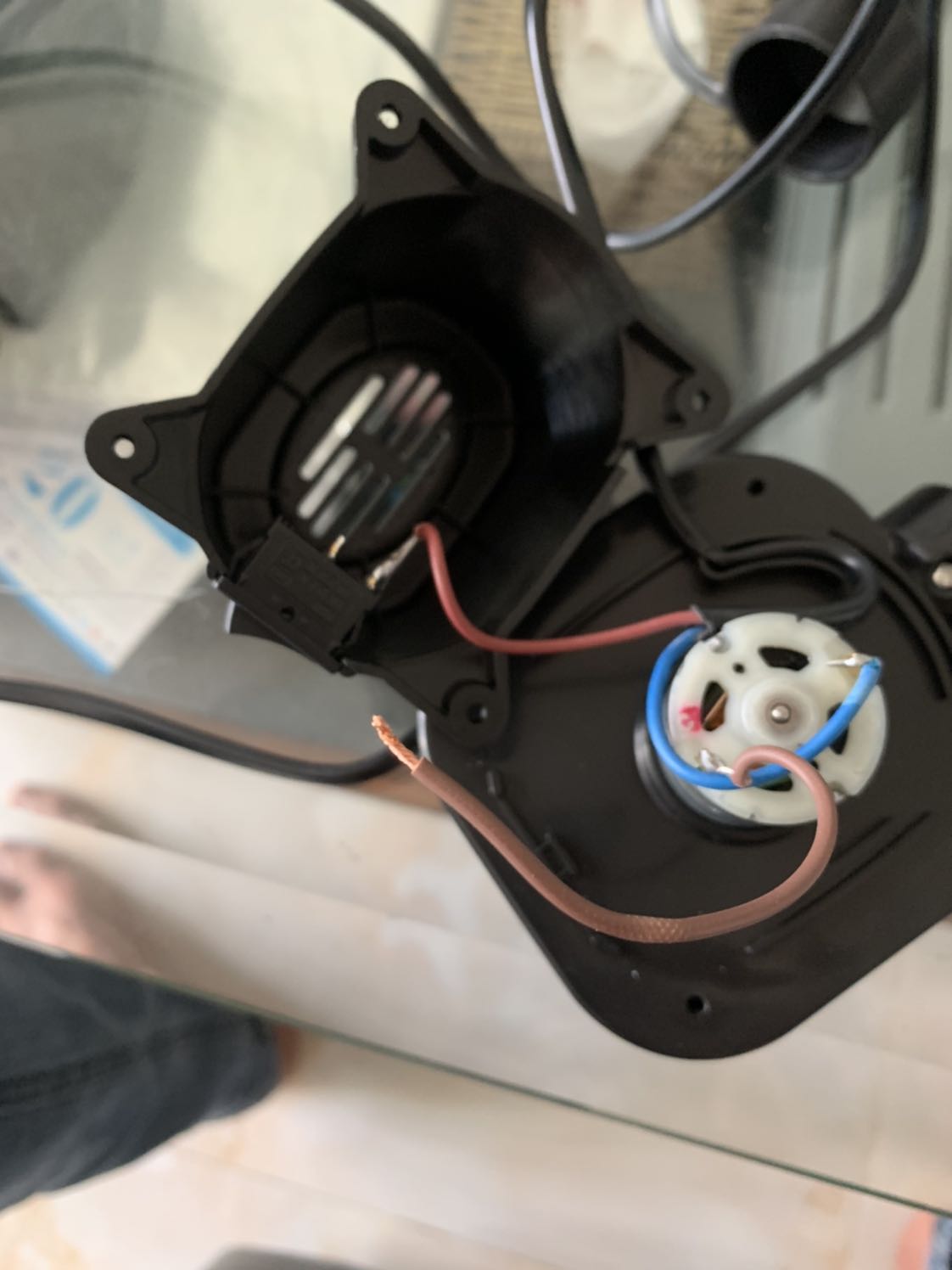 Sản phẩm đẹp, đúng với thông tin giới thiệu! Khá dày!
Tuy nhiên bị tí lỗi nhỏ là vuột dây nguồn công tắc máy thổi! Phải tự sửa lại!
Nói chung là hài lòng! Cám ơn shop!