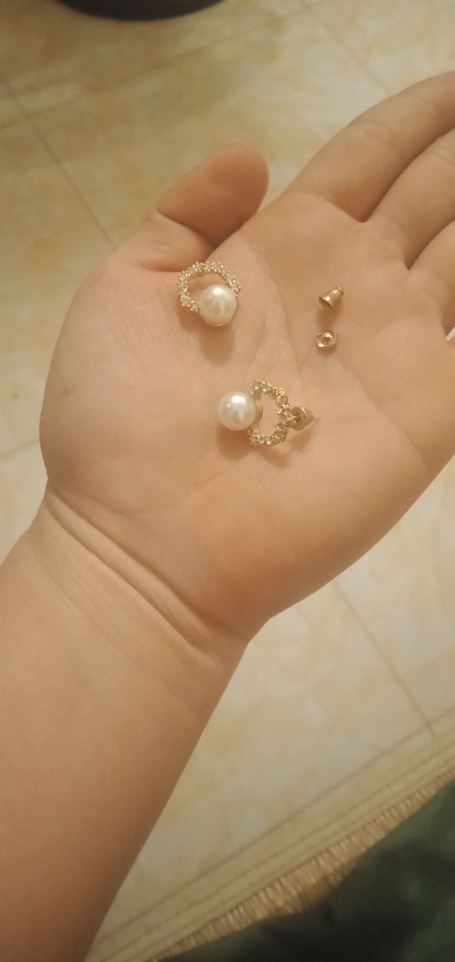 số nhìn cũng đk .tuy nhiên do vận chuyển thì phải nên khi nhận hàng một bên chốt đã không còn nguyên vẹn méo mó .bật cả móc cài chốt ra không lắp ráp lại đk.mong shop lien hệ vận chuyển lưu ý