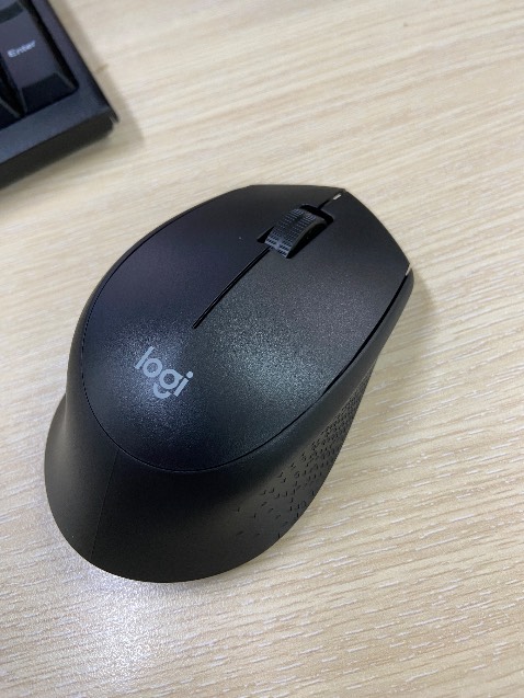 Ủa sao ko có đèn trên chuột nhỉ?? Ko giống với hình và mẫu mô tả. Giống với M330 hơn??!
Hàng giao nguyên seal, chuột đẹp, Màu đen đẹp, click êm.