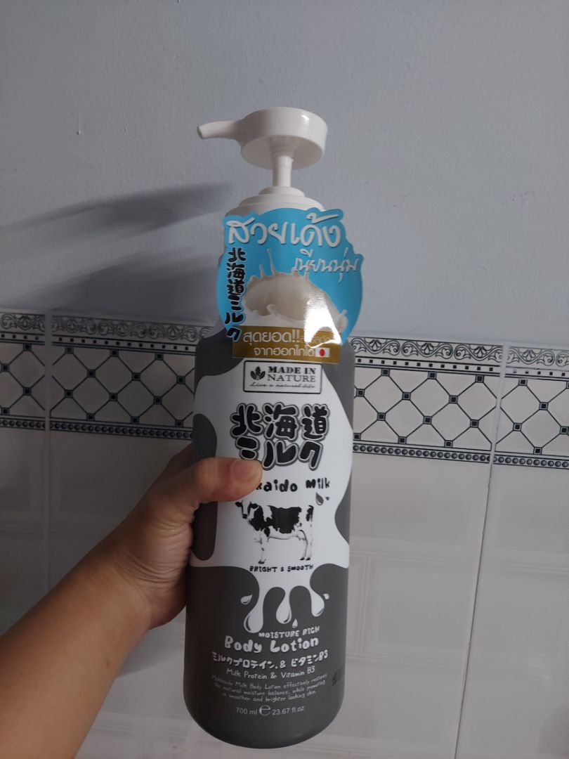 Sau khi cân thì chai đủ 700ml, mùi thơm dễ chịu, k nhờn rít, giữ đc độ ẩm. Xài hết sẽ quay lại mua combo vì rất thích loại này Sau khi cân thì chai đủ 700ml, mùi thơm dễ chịu, k nhờn rít, giữ đc độ ẩm. Xài hết sẽ quay lại mua combo vì rất thích loại này
