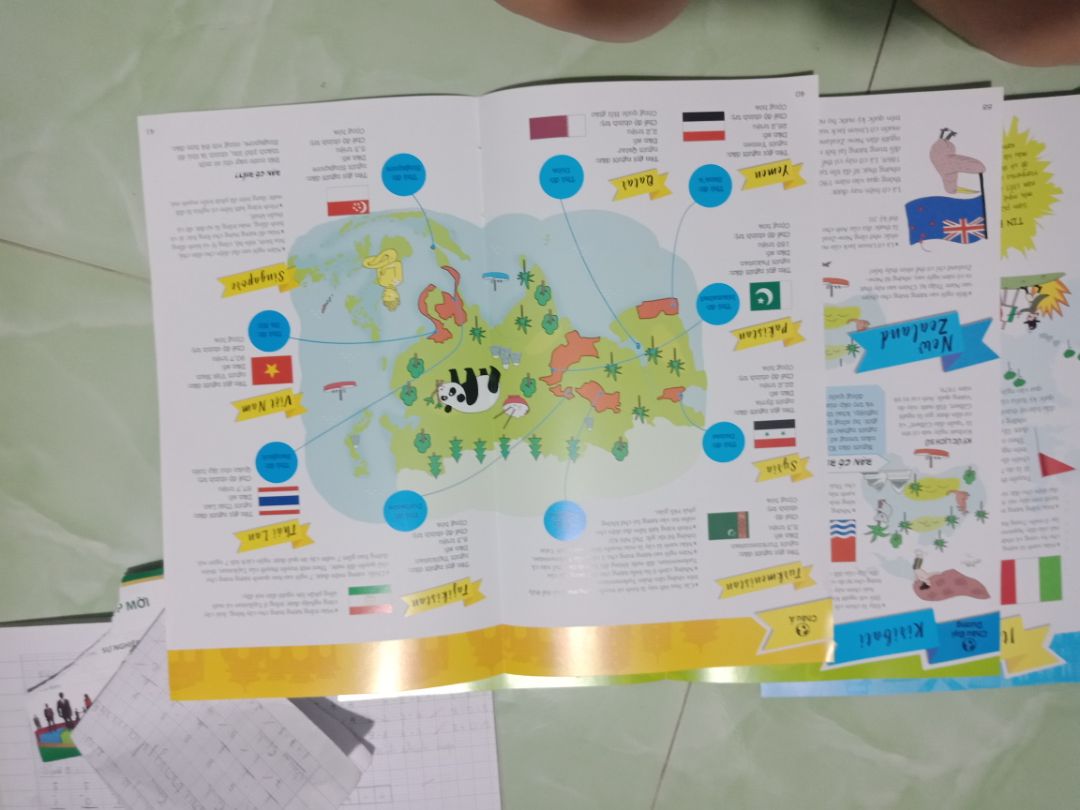 Sách vừa nhận mở ra có quá nhiều trang không được đóng vô cuốn sách nằm rơi rạc bên ngoài. Mong rằng tiki kiểm tra hàng trước khi giao đến tay khách hàng ạ. Ở nơi mình cũng không có dịch vụ đóng sách kiểu này.