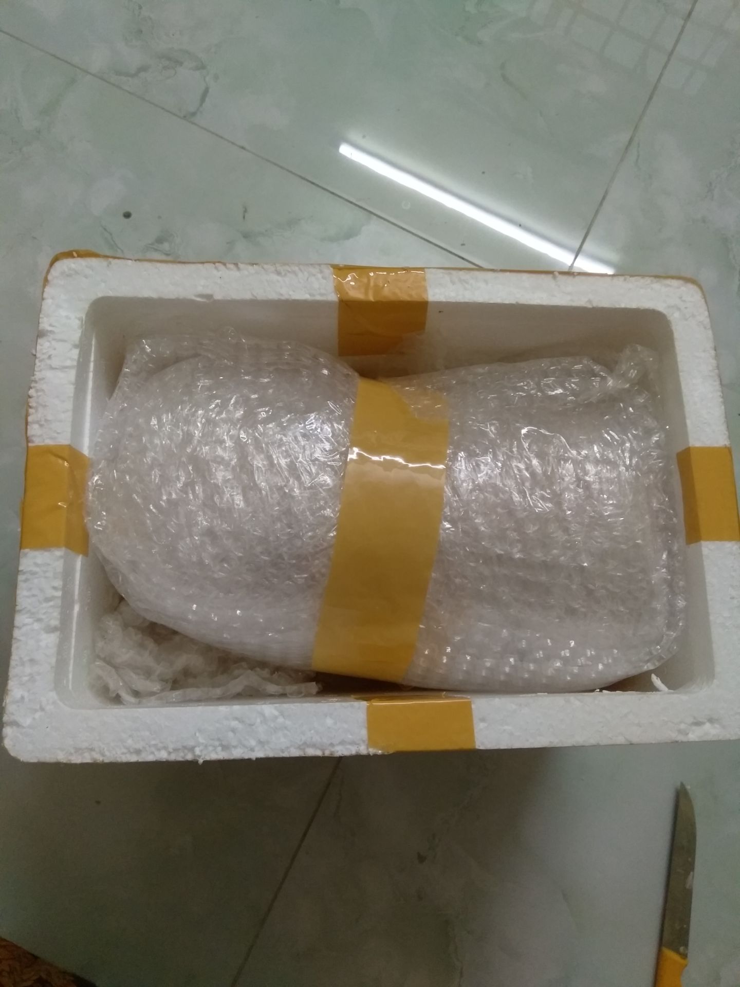 đóng gói cẩn thận , sp được bọc mấy lớp nylon rồi cho vào thùng xốp dán lại .