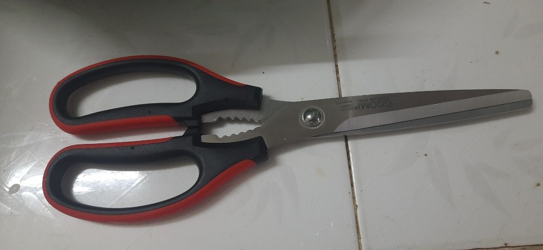 kéo chất lượng dùng cho nhà bếp rất thuận tiện rất cảm ơn shop