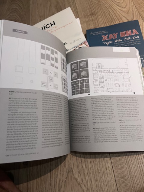 Cuốn này rất hay, trình bày quá đỉnh quá đẹp. Rất thích hợp cho tất cả ai đang làm kiến trúc hoặc gần như vậy. Sách trình bày bố cục đẹp, khoa học, tuy một vài chỗ chữ hơi nhỏ quá nhưng nhìn chung rất đỉnh, nhiều thứ đáng để học hỏi. Kiến thức được chắt lọc, đơn giản dễ hiểu. Một trong những cuốn sách mìnb thích nhất ở thể loại này.