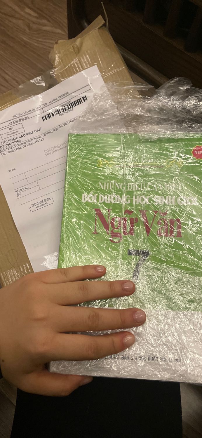 Tiki treo đầu dê bán thịt *** à ? Mình đặt mua cuốn branding xong shop mình ngữ văn lớp 7 làm chi ???