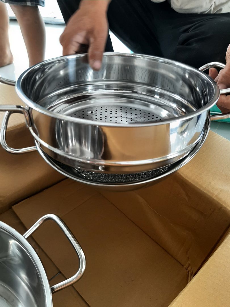 sản phẩm đẹp nhưng nồi có 1 vết xước, mới mua xong hôm sau lại giảm giá, ( hụt hẫng)