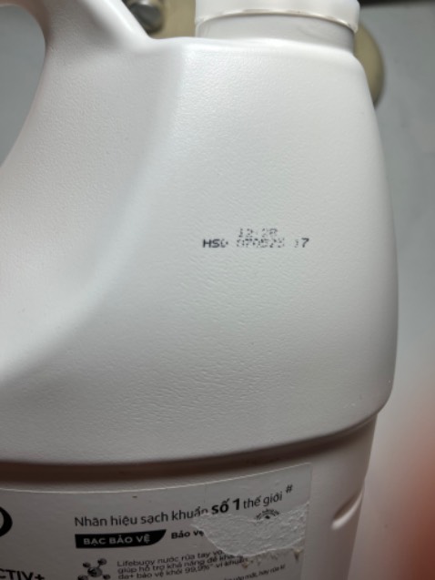 Nước lỏng hơn so với các lần mua trước, hạn sử dụng ngắn. Nhận hàng 30/03, hết hạn 07/05/2023. Từ nay không mua bất cứ món hàng gì của shop này.