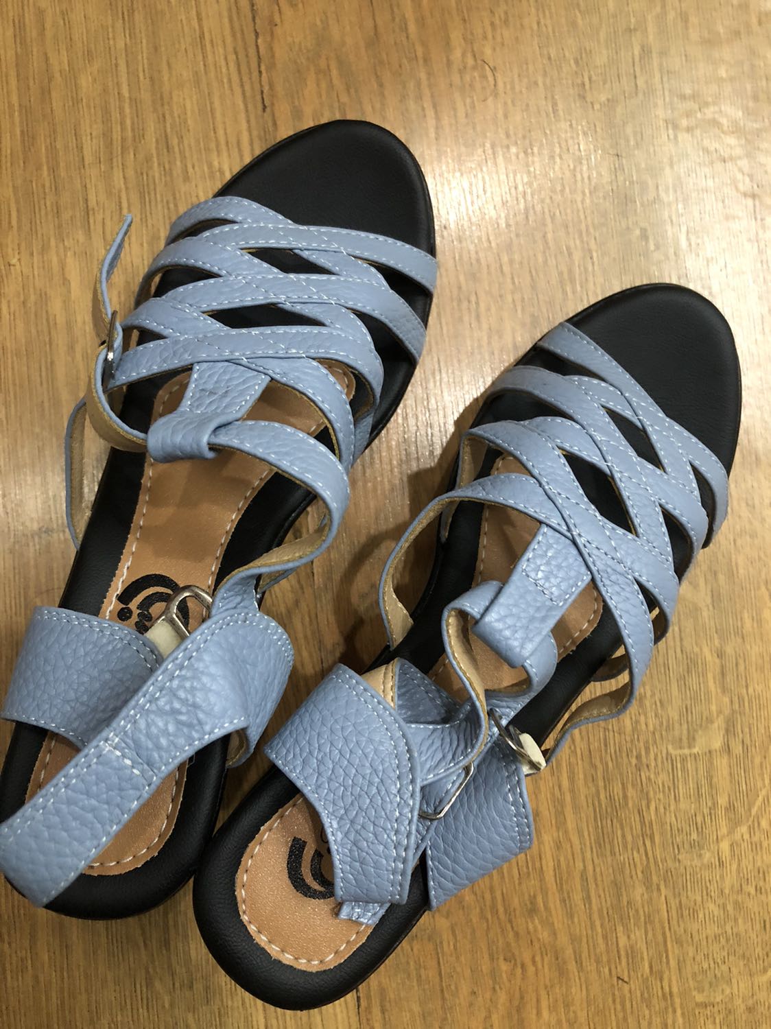 Êm nhẹ vừa chân đúng size không rộng không chật, màu y hình qc, da bò mềm dẻo, cao 9cm đi vững jiểu giày đế xuồng - được tiki & shop km giảm nhieu ship & sp - tks