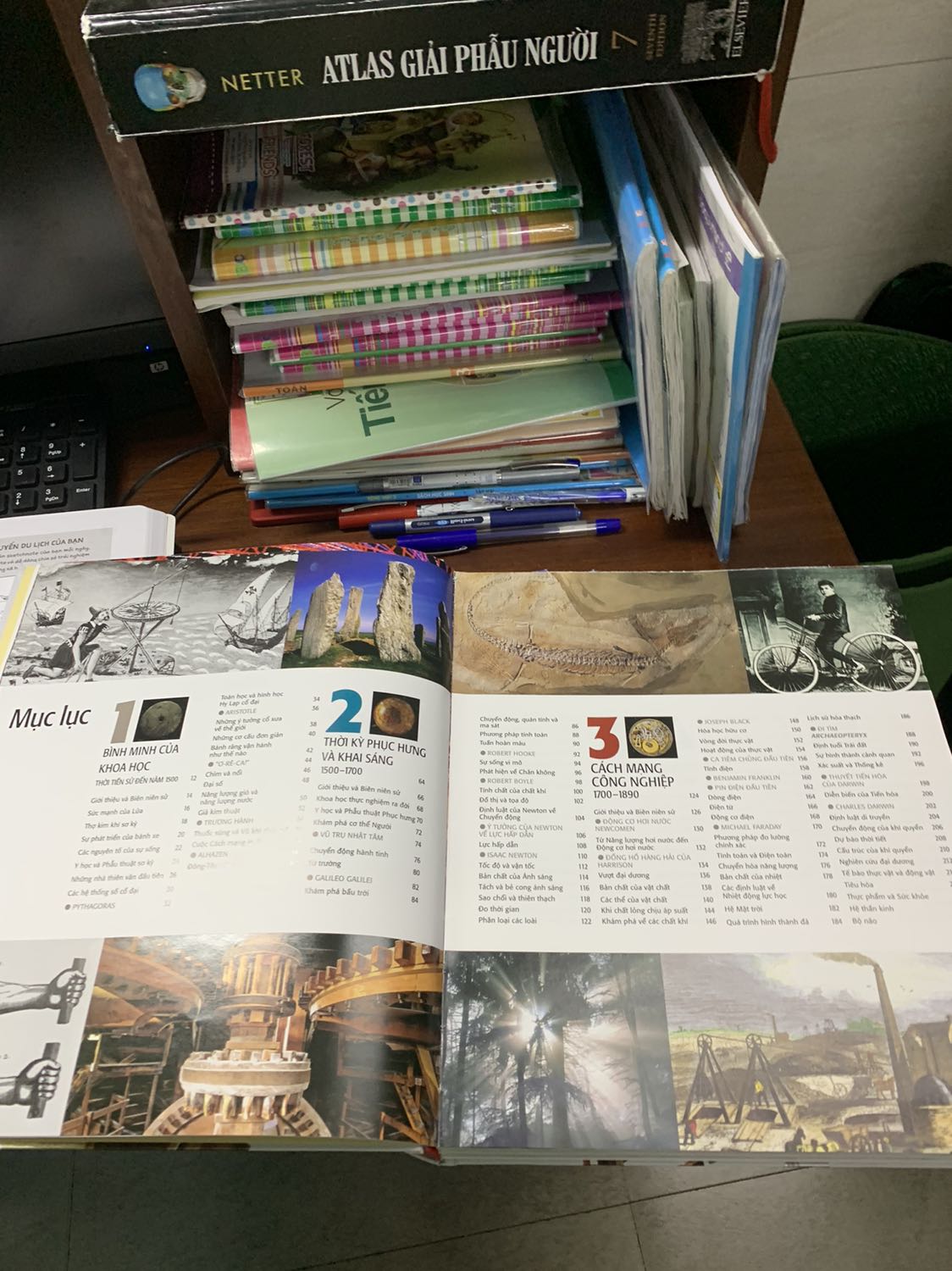 một quyển sách khoa học cực kì tuyệt vời.kể lại toàn bộ kiến thức khoa học của nhân loại từ sơ khai đến hiện đại.Giá như tôi mua nó sớm hơn.Tiki cũng bán rẻ!