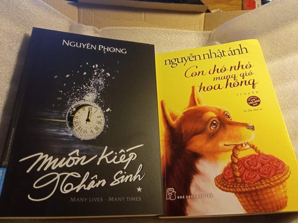 Giao hàng nhanh (1 ngày) nhưng hoá đơn làm rất kỳ. Voucher mình có là từ tiki và zalopay. Nhưng fahasha lại trừ vào tiền sách như thể sách được giảm giá vậy.
Quyển muôn kiếp nhân sinh viết về câu chuyện luân hồi về các thời đại trước. Chúng ta sẽ đứng giữa bờ vực tin và không tin nhưng có nhiều điều rất đáng giá. Nó không phải thể loại phổ biến nhưng khá nhiều người đã yêu thích sau khi đọc.
Quyển của bác Nguyễn Nhật Ánh được bạn mình review khá hay. Chứ mình mua để tặng nên ko rõ