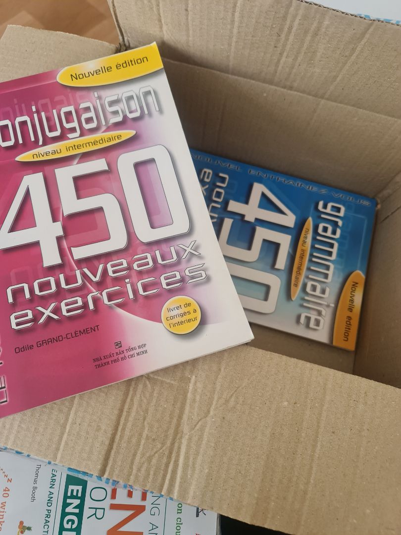 Sách khổ to, nội dung thì khỏi bàn vì đây là cuốn cơ bản gối đầu giường dành cho dân tiếng Pháp rồi