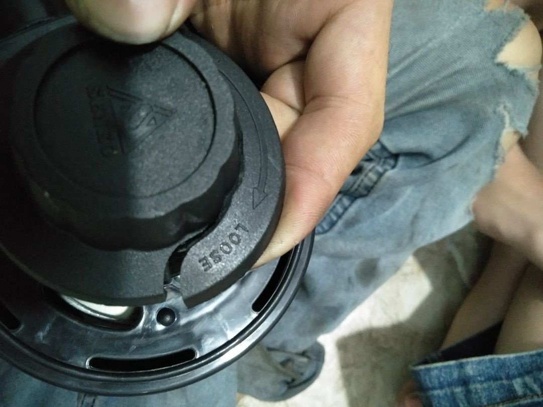 Quá thất vọng 
Mua hàng tiki nhiều lần nhưng chưa lần nào tệ như vầy
Hàng giao thì bể gãy phải ra ngoài mua thêm
Tem nhãn dán thì bị bóc ra, quạt chạy kêu ù ù như hàng cũ,  quạt chạy được hơn 30 phút nóng sờ phỏng tay, có giao phải hàng cũ cho tôi ko vậy???