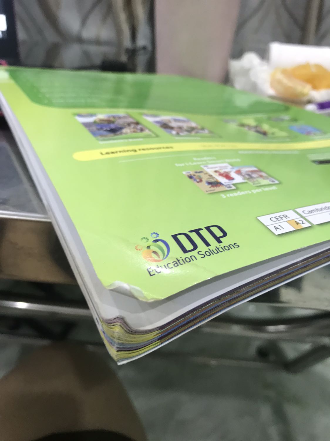 Sách bị quán góc vì ướt rồi. 
Tiki giao nhanh nhưng lần đầu tiên mình nhận sách bị lỗi như vậy.