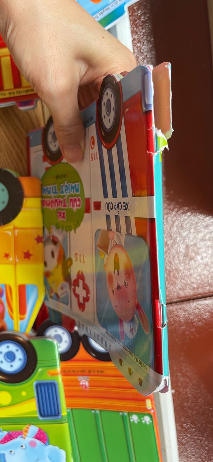 Giao hàng tiki max nhanh, nhưng sp thì ghép sp rách mặc dù mình đặt comba các quyển khác rất mới. Hàng tiki TD mà còn giao hàng rách, mua rất nhiều mà chưa lần nào thất vọng như lần này