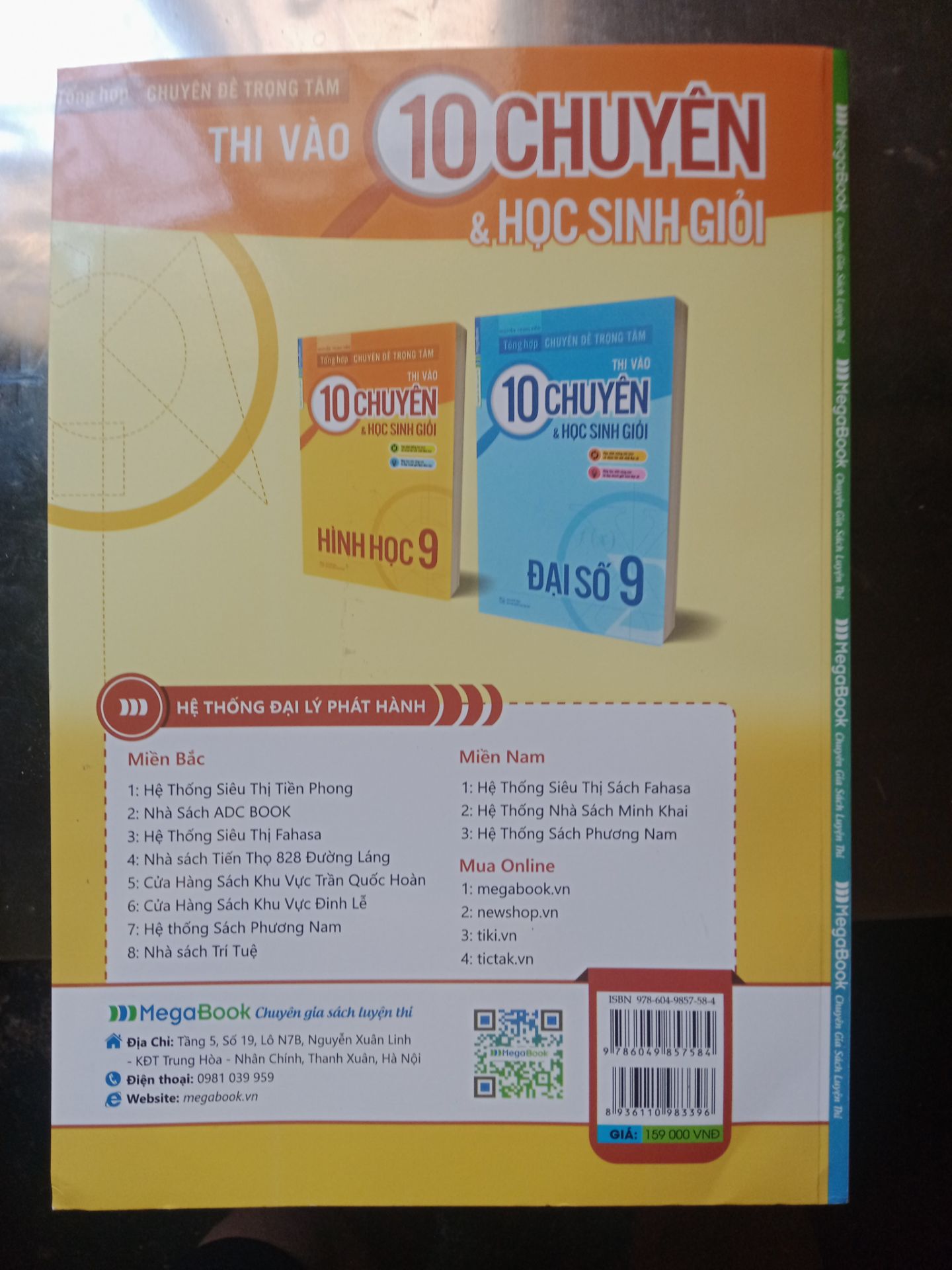 Nội dung sách khá hay, phù hợp với những bạn có ý định thi HSG hoặc chuyên Toán. Sách có khổ giấy to, trình bày khoa học. Tuy nhiên 1 điểm trừ là sách bị xước ngoài bìa.