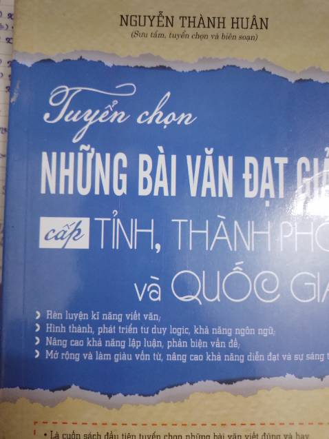 Rate 5 sao cho sốp, màu sách vừa không đúng vs phần mô tả và còn có vết trầy, cho sốp 1 like:)